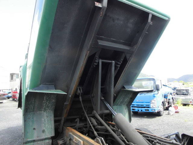 日野レンジャーパッカー車（塵芥車）中型（4t）[写真13]