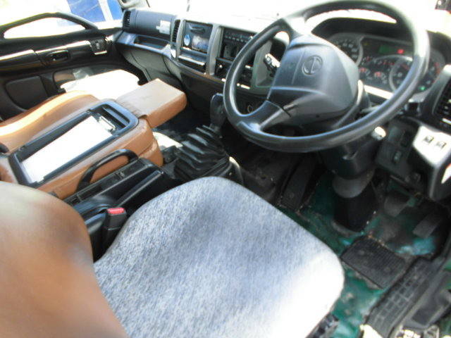 日野レンジャーパッカー車（塵芥車）中型（4t）[写真29]