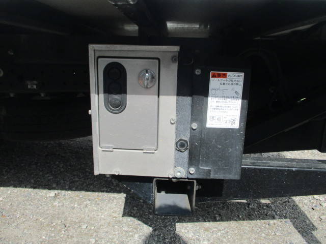 日野デュトロ冷凍車（冷蔵車）小型（2t・3t）[写真12]