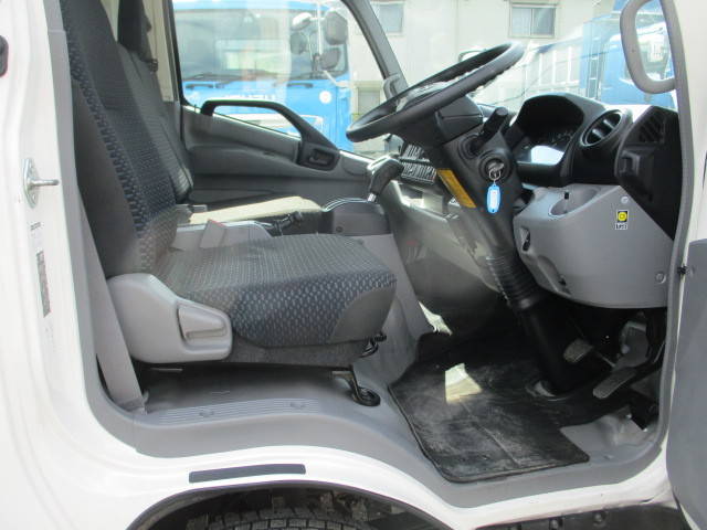 日野デュトロ冷凍車（冷蔵車）小型（2t・3t）[写真19]