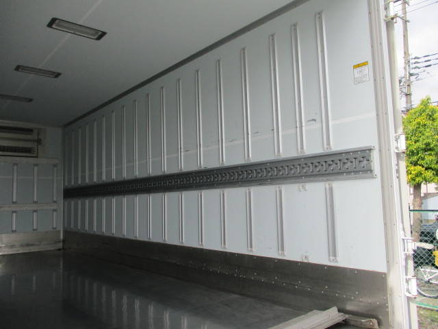 日野デュトロ冷凍車（冷蔵車）小型（2t・3t）[写真32]