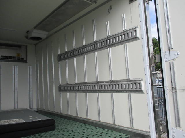 いすゞエルフ冷凍車（冷蔵車）小型（2t・3t）[写真18]