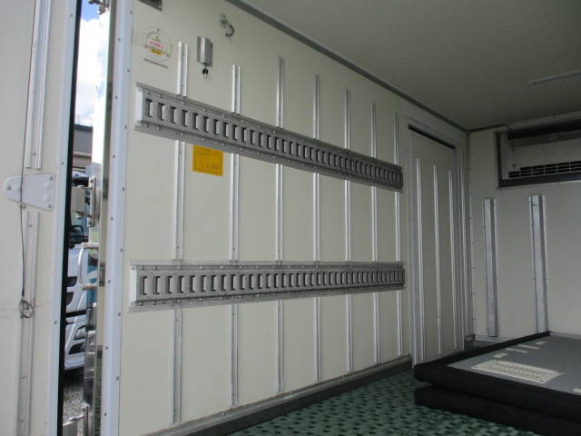 いすゞエルフ冷凍車（冷蔵車）小型（2t・3t）[写真19]