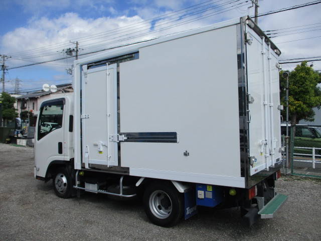 いすゞエルフ冷凍車（冷蔵車）小型（2t・3t）[写真02]