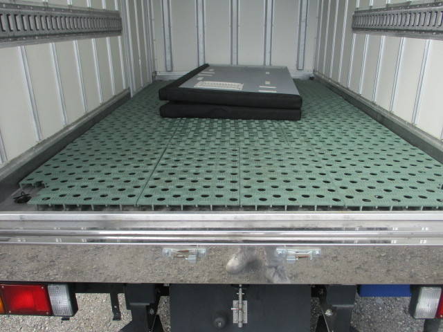 いすゞエルフ冷凍車（冷蔵車）小型（2t・3t）[写真20]