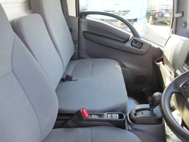 いすゞエルフ冷凍車（冷蔵車）小型（2t・3t）[写真24]