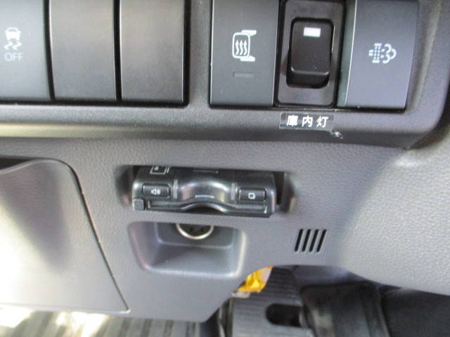 いすゞエルフ冷凍車（冷蔵車）小型（2t・3t）[写真27]