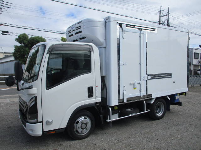 いすゞエルフ冷凍車（冷蔵車）小型（2t・3t）[写真03]