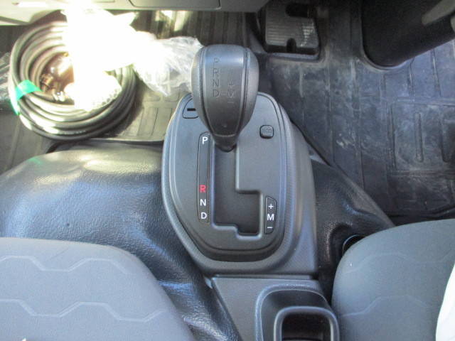 いすゞエルフ冷凍車（冷蔵車）小型（2t・3t）[写真30]