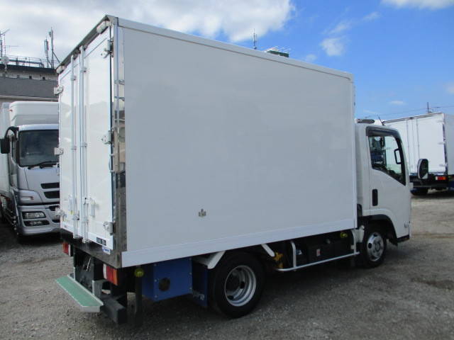 いすゞエルフ冷凍車（冷蔵車）小型（2t・3t）[写真04]