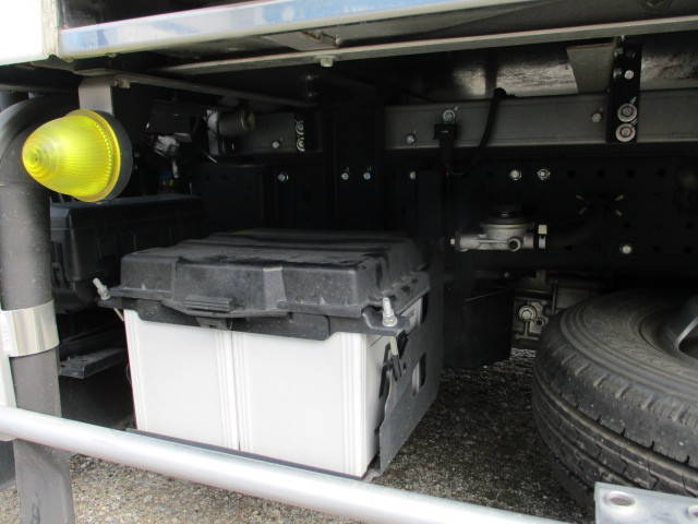 いすゞエルフ冷凍車（冷蔵車）小型（2t・3t）[写真08]