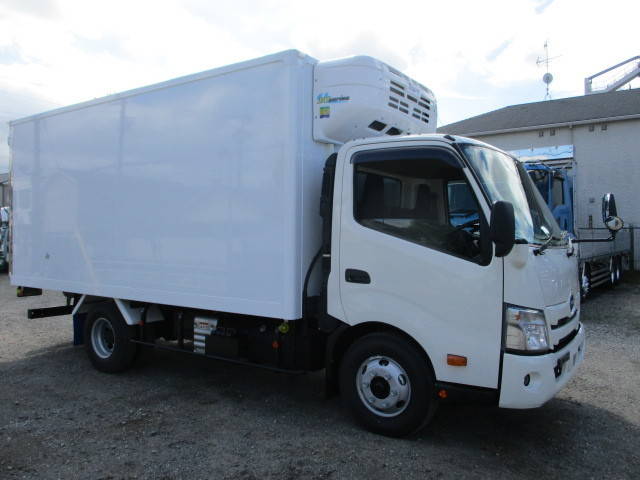 日野デュトロ冷凍車（冷蔵車）小型（2t・3t）[写真01]