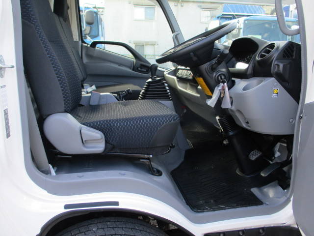 日野デュトロ冷凍車（冷蔵車）小型（2t・3t）[写真18]