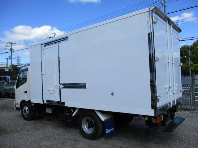 日野デュトロ冷凍車（冷蔵車）小型（2t・3t）[写真02]