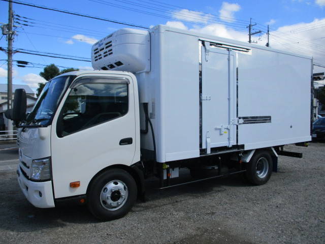 日野デュトロ冷凍車（冷蔵車）小型（2t・3t）[写真03]