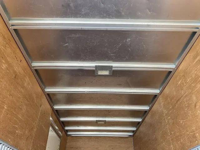 いすゞエルフアルミバン小型（2t・3t）[写真10]