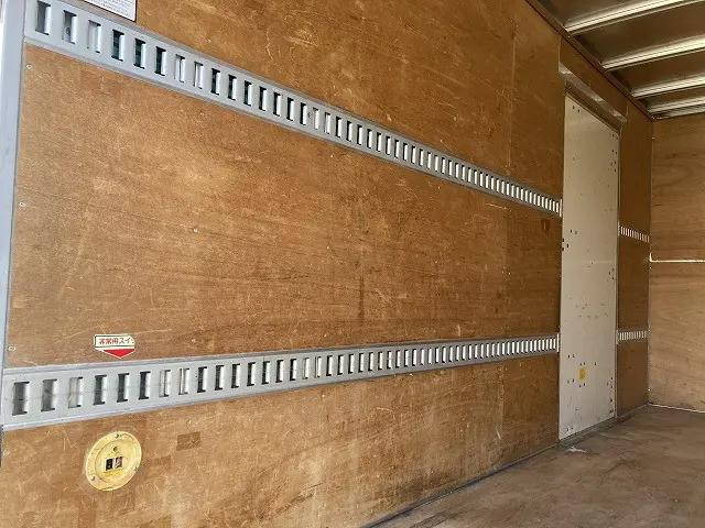 いすゞエルフアルミバン小型（2t・3t）[写真11]