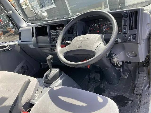 いすゞエルフアルミバン小型（2t・3t）[写真23]