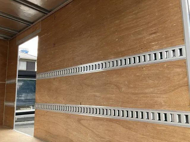 いすゞエルフアルミバン小型（2t・3t）[写真13]