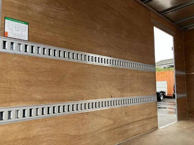 いすゞエルフアルミバン小型（2t・3t）[写真14]