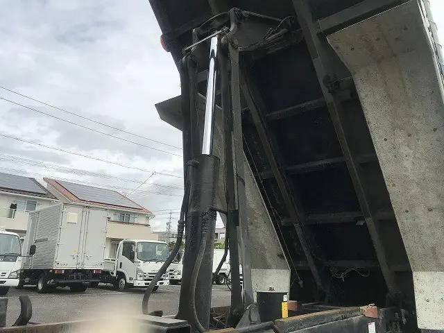 日野プロフィアダンプ大型（10t）[写真28]