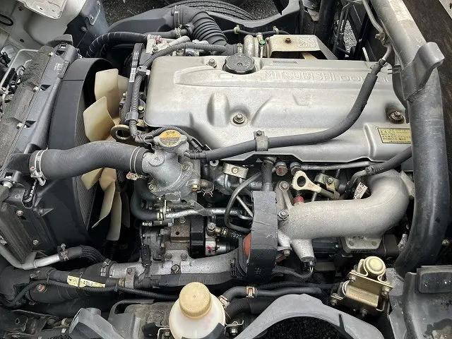 三菱ふそうキャンター平ボディ小型（2t・3t）[写真11]