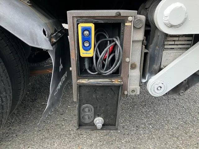 三菱ふそうキャンター平ボディ小型（2t・3t）[写真15]