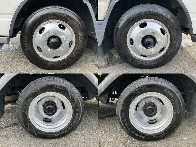 三菱ふそうキャンター平ボディ小型（2t・3t）[写真18]