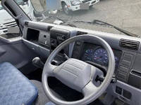 三菱ふそうキャンター平ボディ小型（2t・3t）[写真27]