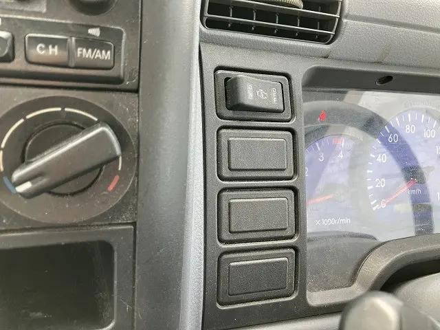 三菱ふそうキャンター平ボディ小型（2t・3t）[写真28]