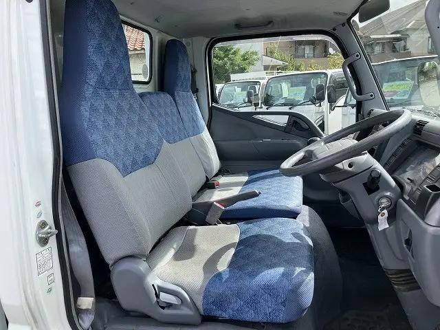 三菱ふそうキャンター平ボディ小型（2t・3t）[写真33]