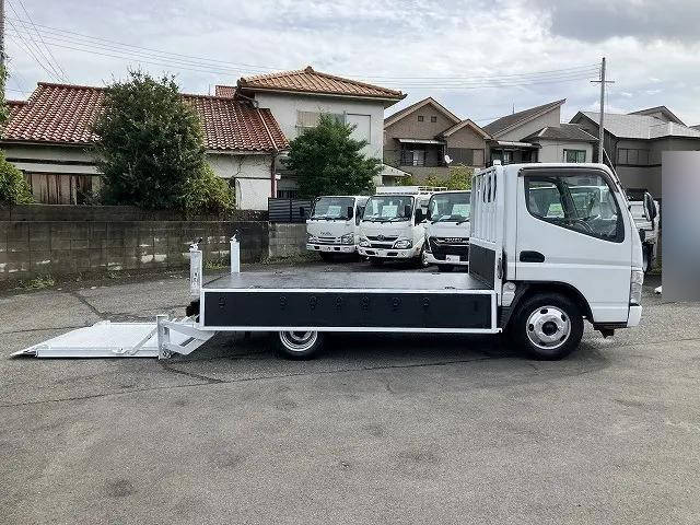 三菱ふそうキャンター平ボディ小型（2t・3t）[写真08]