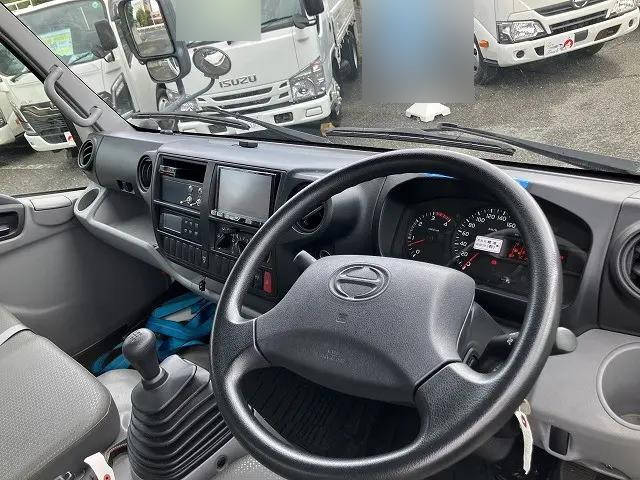 日野デュトロ冷凍車（冷蔵車）小型（2t・3t）[写真27]