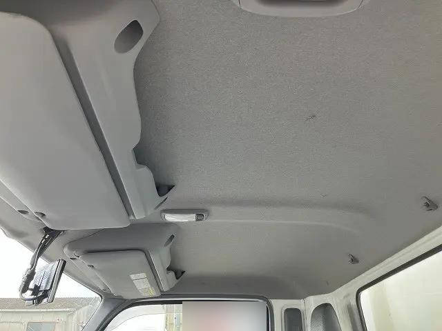 日野デュトロ冷凍車（冷蔵車）小型（2t・3t）[写真32]