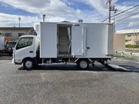 日野デュトロ冷凍車（冷蔵車）小型（2t・3t）[写真09]