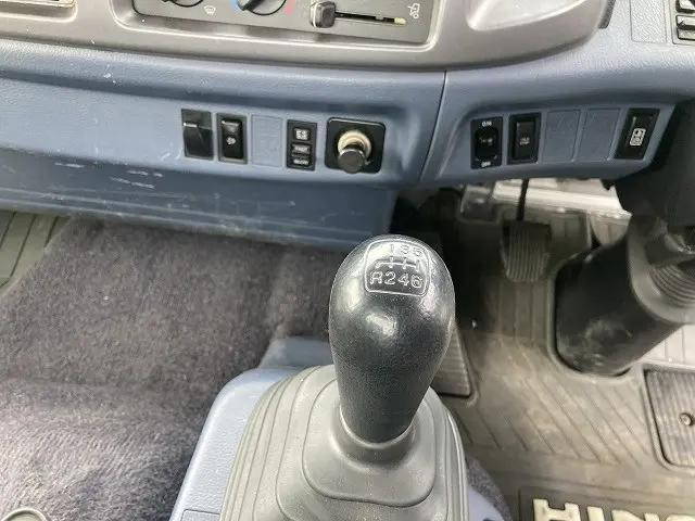 日野レンジャー平ボディ中型（4t）[写真19]