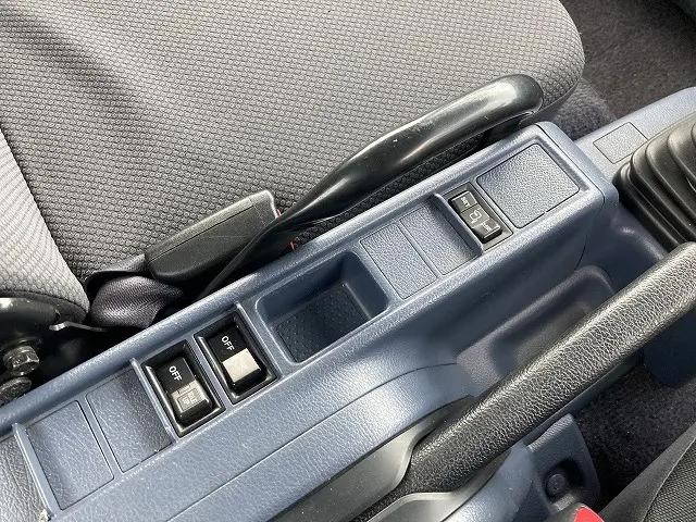 日野レンジャー平ボディ中型（4t）[写真21]