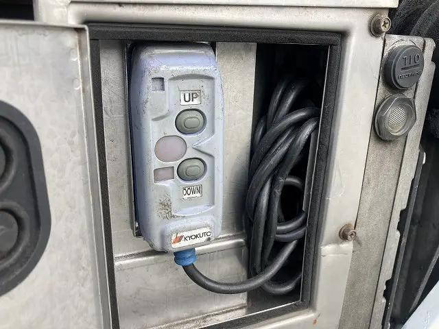 日野レンジャー平ボディ中型（4t）[写真33]