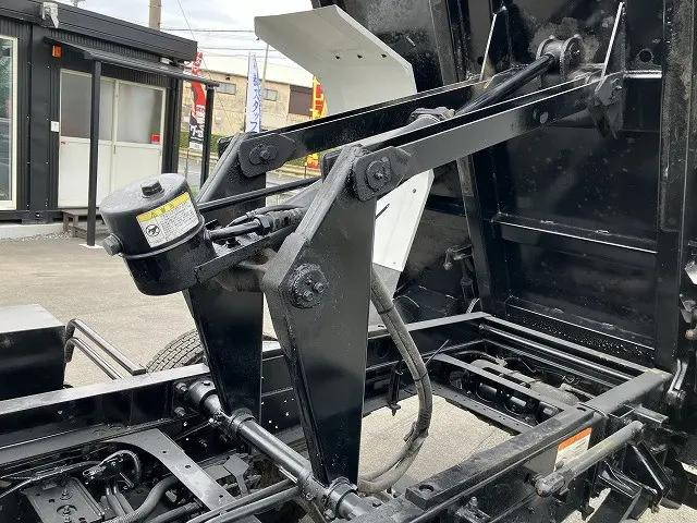 いすゞフォワードダンプ中型（4t）[写真18]