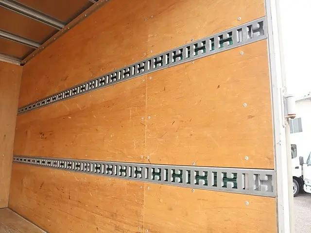 三菱ふそうキャンターアルミバン小型（2t・3t）[写真12]