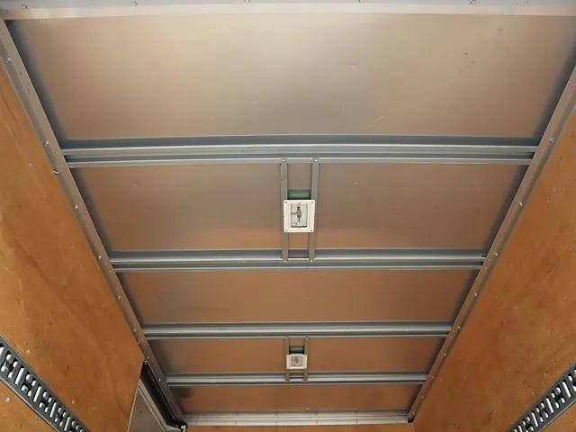 三菱ふそうキャンターアルミバン小型（2t・3t）[写真13]