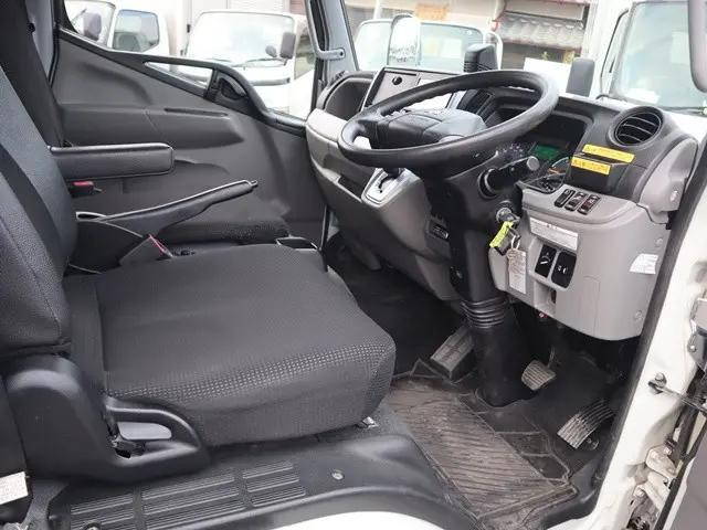 三菱ふそうキャンターアルミバン小型（2t・3t）[写真30]