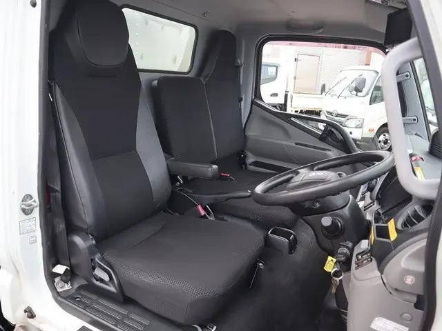 三菱ふそうキャンターアルミバン小型（2t・3t）[写真31]