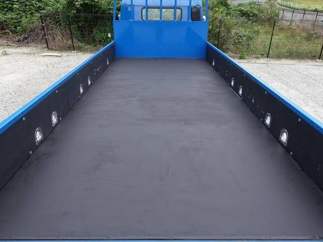 三菱ふそうキャンター平ボディ小型（2t・3t）[写真09]