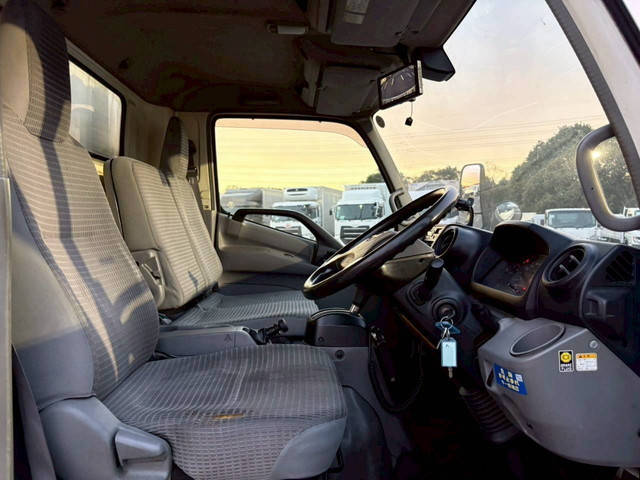 日野デュトロ冷凍車（冷蔵車）小型（2t・3t）[写真28]