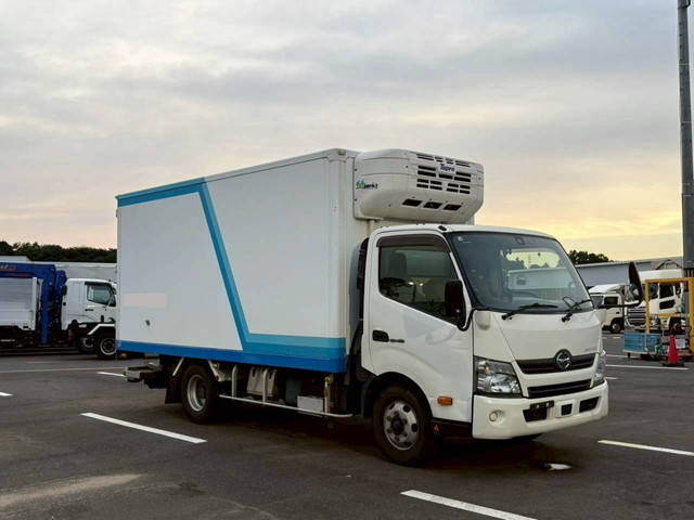 日野デュトロ冷凍車（冷蔵車）小型（2t・3t）[写真03]