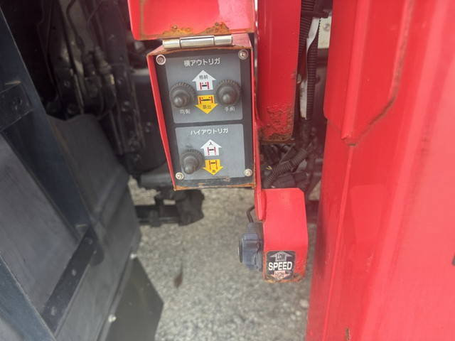 いすゞギガセルフクレーン4段大型（10t）[写真23]