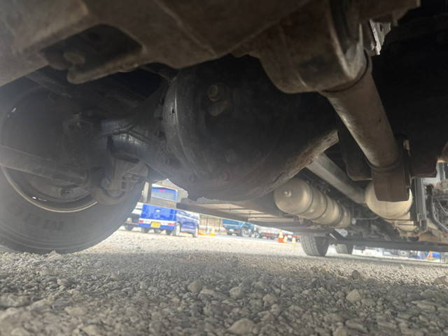 いすゞギガセルフクレーン4段大型（10t）[写真34]