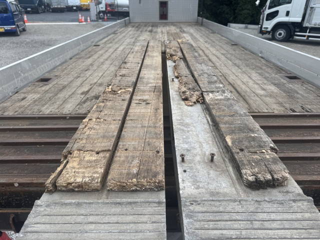 いすゞギガセルフクレーン4段大型（10t）[写真38]