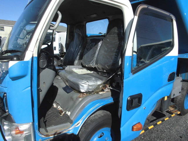 日野デュトロパッカー車（塵芥車）小型（2t・3t）[写真21]